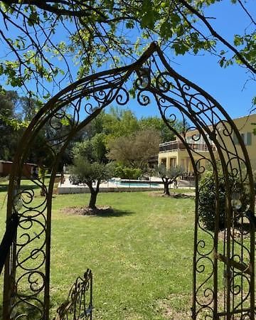 L'Eveil En Provence Bed & Breakfast Entrecasteaux Exterior foto